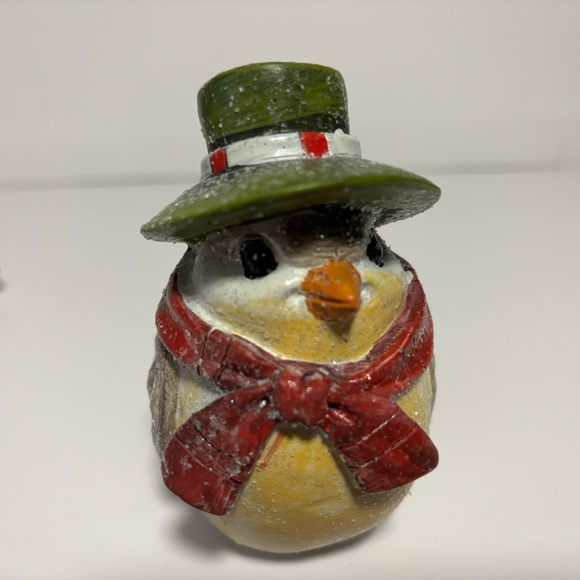 Kirklands Resin Birds of Winter Wearing Scarves Hats Set of 2  LIKE NEW Decor - Picture 7 of 16